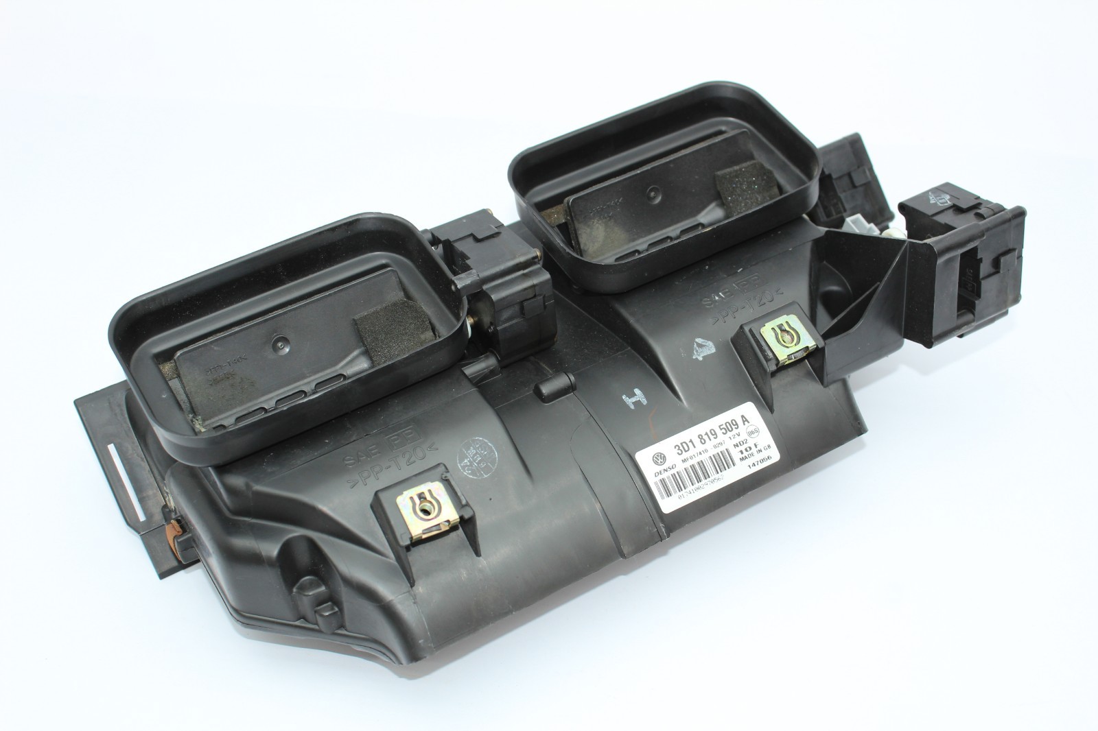 2003-2012 Bentley Continental GT GTC Front Dash Center Heater Air Vent Housing