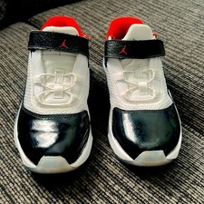 NIKE JORDAN 11 CMFT LOW PS black/white/university red 2Y