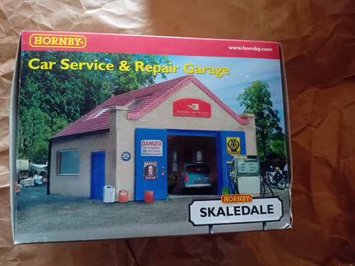 HORNBY SKALEDALE CALIBRE 00 R.8768 SERVICIO Y REPARACIÓN DE AUTOMÓVILES GARAJE EDIFICIO EXCELENTE EN CAJA | Condition: Used