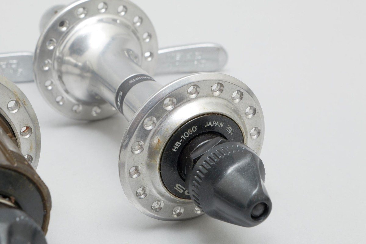 Shimano 105 (HB-1050 / FH-1050) NOS 32/32h Hubs - VTG 1980s Pair