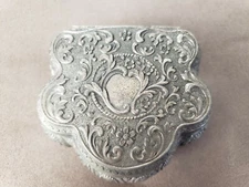 Vintage trinket/jewelery box.