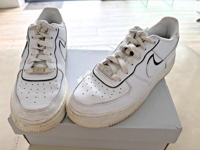 Nike Air Force Sneaker - Weiß Customized mit schwarzen Details - UK 5 / EU 38