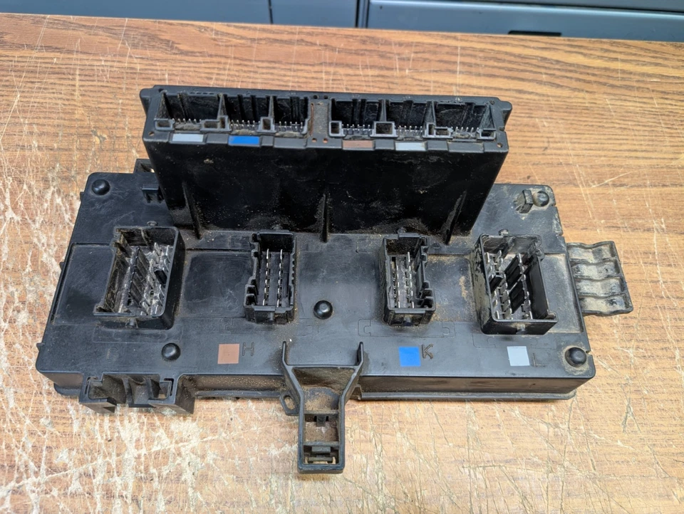 2007 dodge ram diesel 3500 TIPM TOTALLY INTEGRATED POWER MODULE 04692205AE - Image 4 of 4