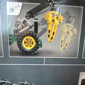 LEGO Technic John Deere 948L-II Skidder 42157 1492 pcs Pneumatic Functions Boxed