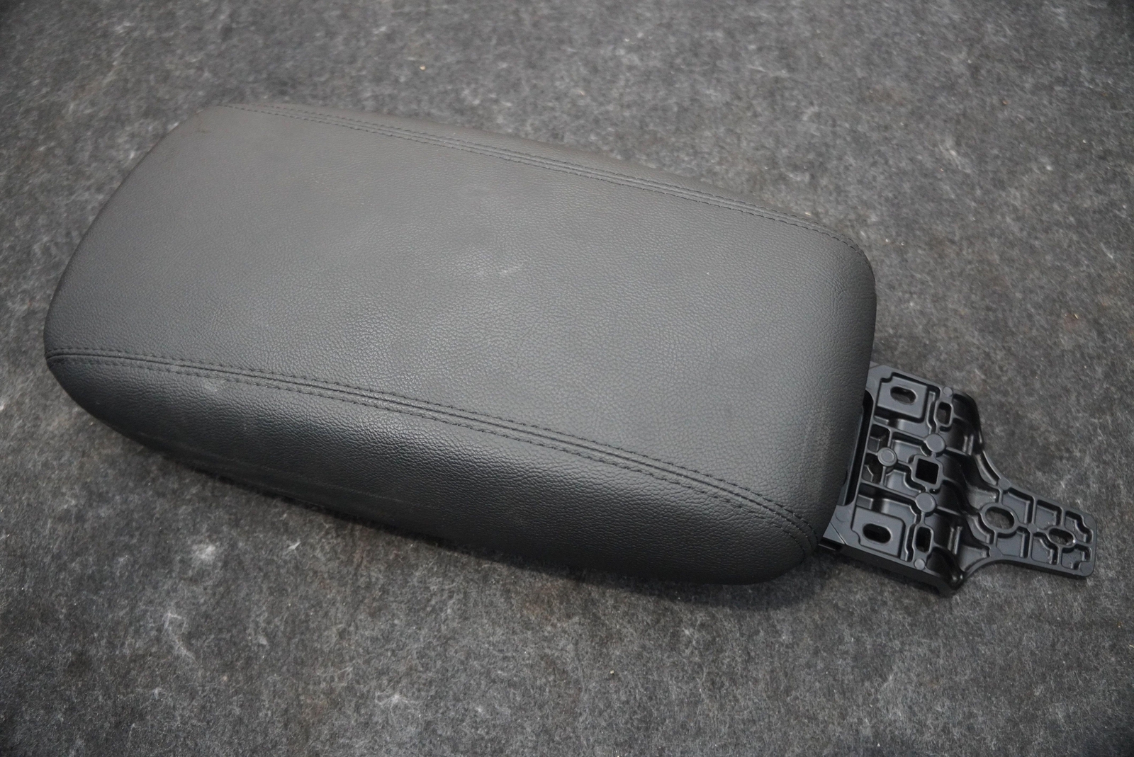 Center Console Armrest Pad Cover Black Nero Leather OEM Maserati Grecale 2023