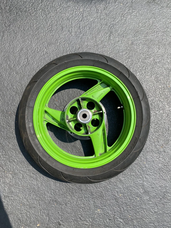 Llanta trasera y neumático Kawasaki Ninja ZX6 ZX600E 1994 Foto 4 de 4