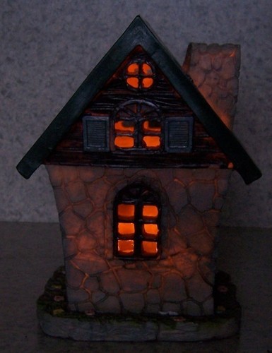 Garden Accent Fairy or Gnome Battery Lighted Green Roofed House NEW 7" tall - Picture 7 of 8