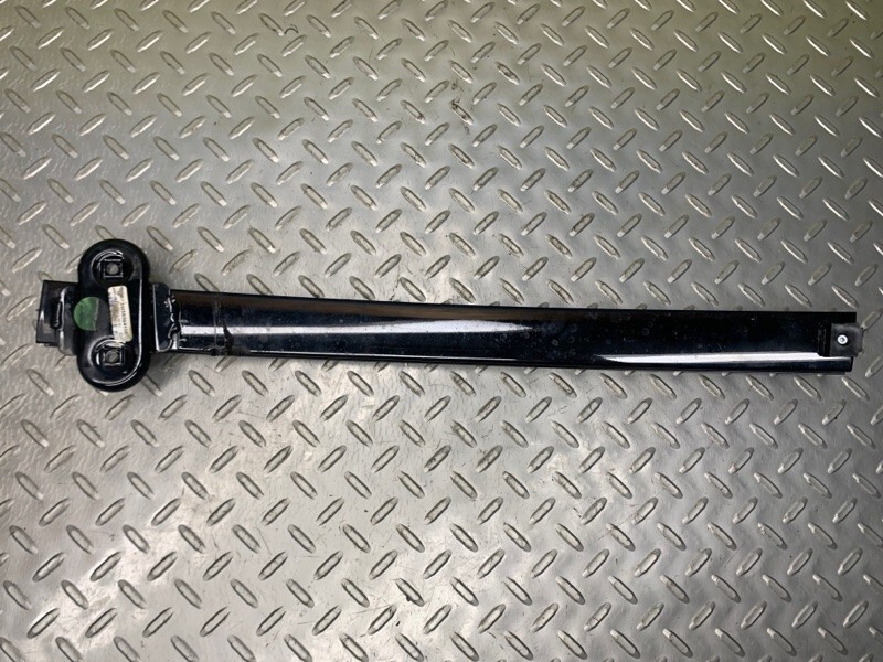 Bentley Continental Flying Spur 2005-2009 Rear Right Door glass guide