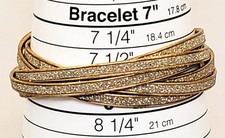 Steve Madden Set de 6 Pulseras Brazalete Bangle Entrelazadas Dorado Brillantes