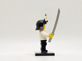 LEGO minifigure Ninja Shogun w White Shirt cas206 Castle 3346 gold horns