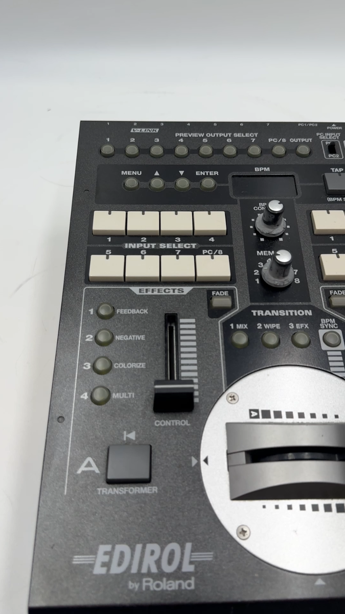 Roland V-8 8-Channel Video Mixer Effector 8IN/3OUT MIDI Roland V-8 8-Channel Video Mixer Effector 8IN/3OUT MIDI