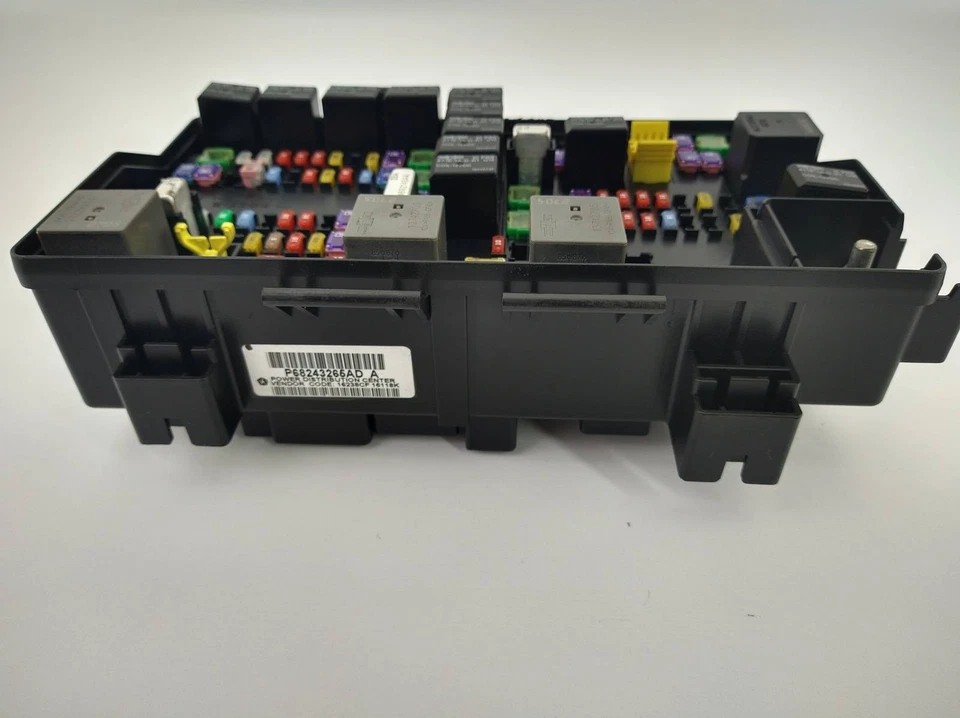 Caja de fusibles totalmente integrada RAM 2500 3500 2015-2016 6,7 L P68243265AD OEM Foto 4 de 4