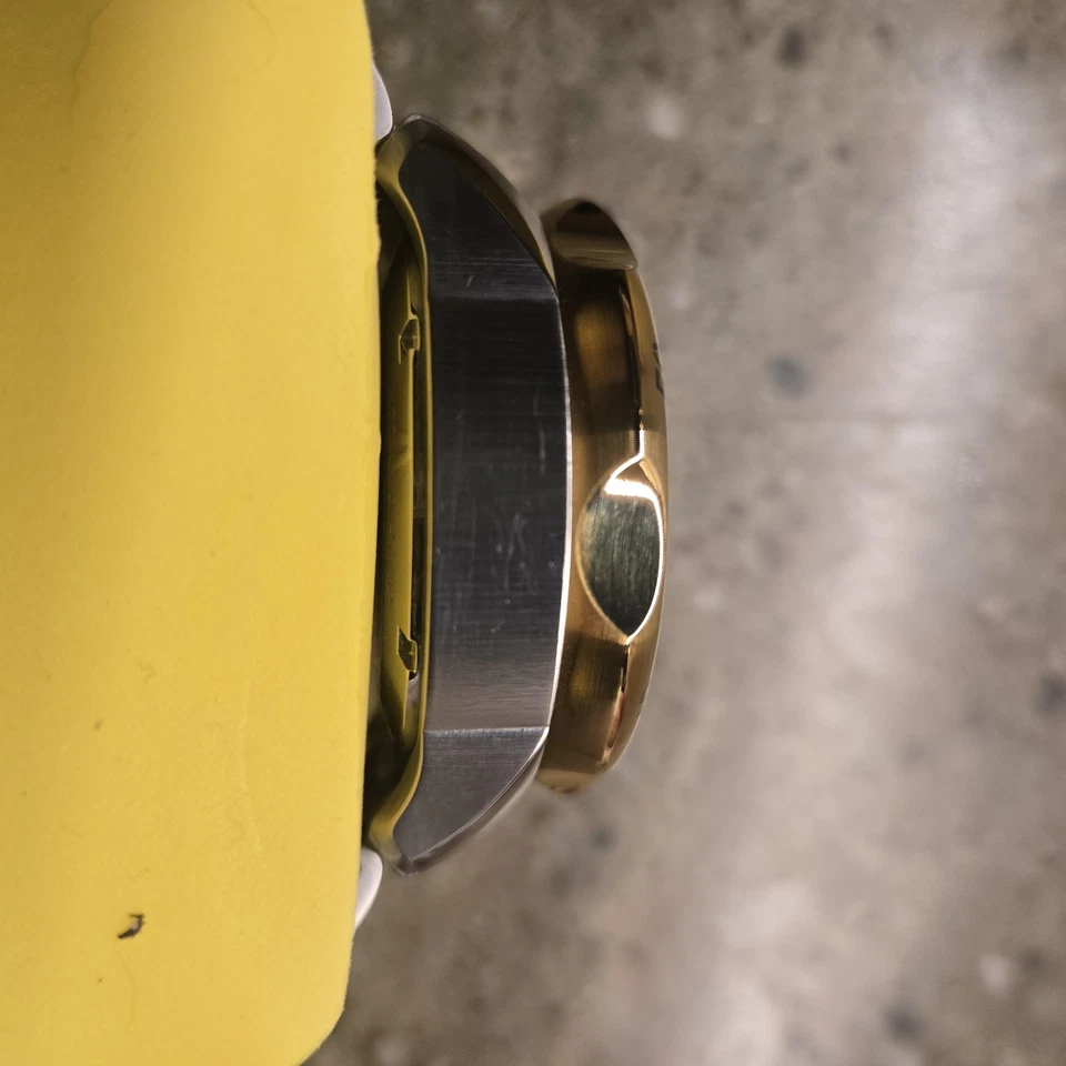 Invicta Venom Mid-Size 男式 47 毫米蓝色表盘金色石英计时腕表 47752 — 第 3/4 张图片