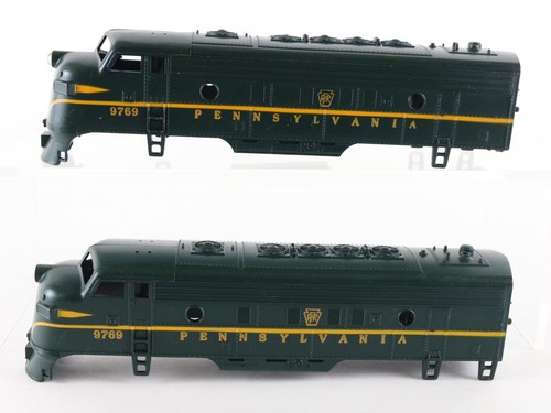 Lote de 2 carcasas de locomotora diésel Mantua Tyco HO Pennsylvania PRR 9769 F7A solamente | Zustand: Used