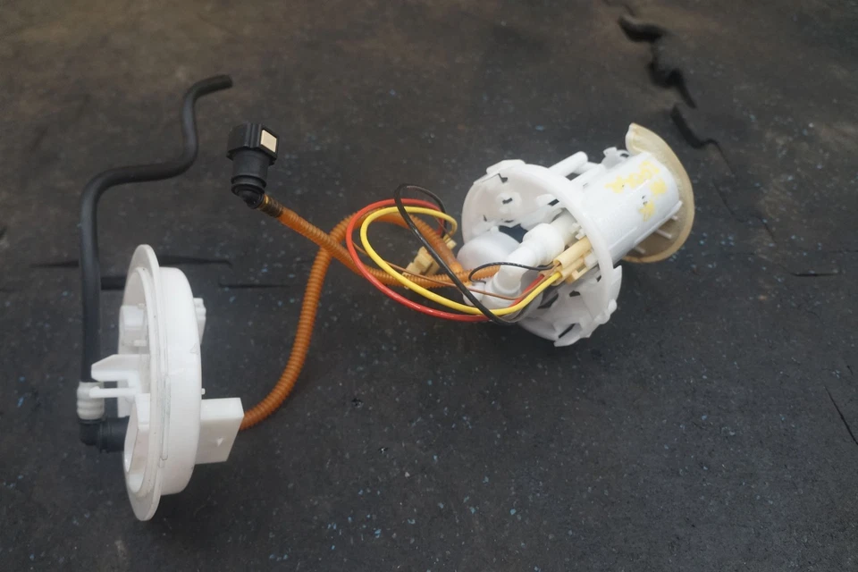 Conjunto de bomba de combustible emisor gasolina 3,0 l 4M0919087F OEM Audi Q7 2018 Q8 Foto 2 de 3