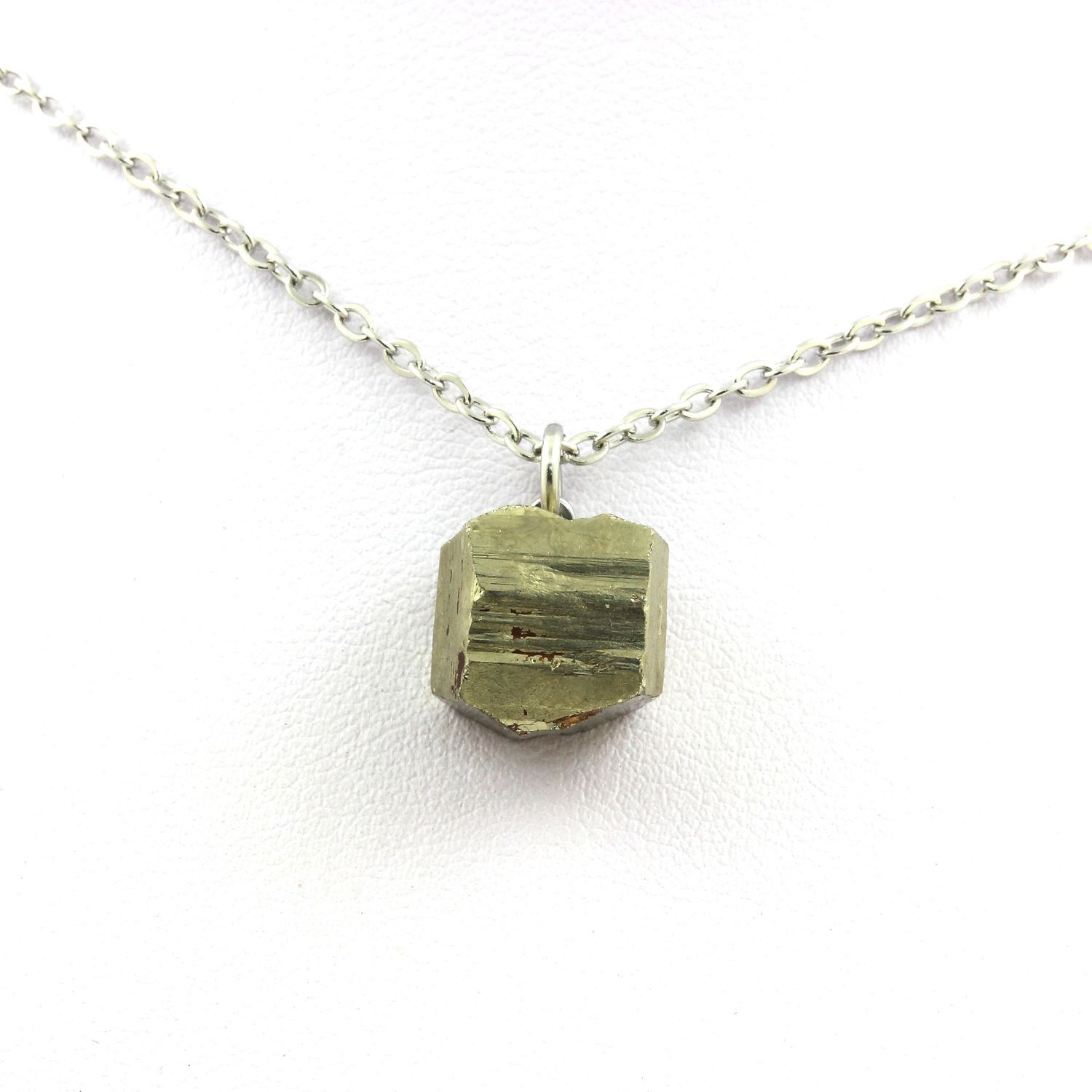 Collier Pyrite brute 32.82 ct, le bijou d'Ambas Aguas idéal contre le stress et la fatigue