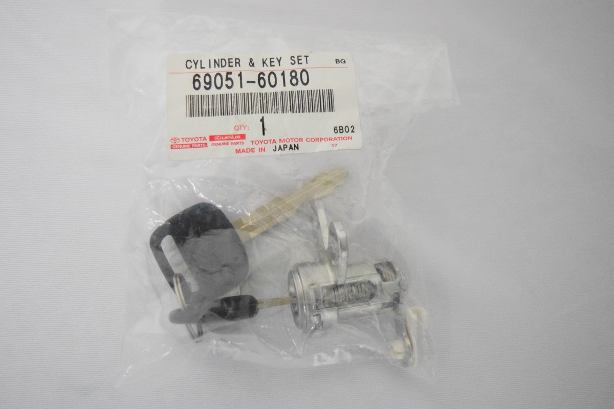 まるです。 TOYOTA OEM 98-00 Land Cruiser Front Door-Lock Cylinder 6905160180