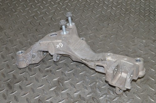 Soporte de montaje de suspensión trasera izquierda PORSCHE 911 991 3.4 Carrera 2014 99133115110 - Imagen 2 de 4