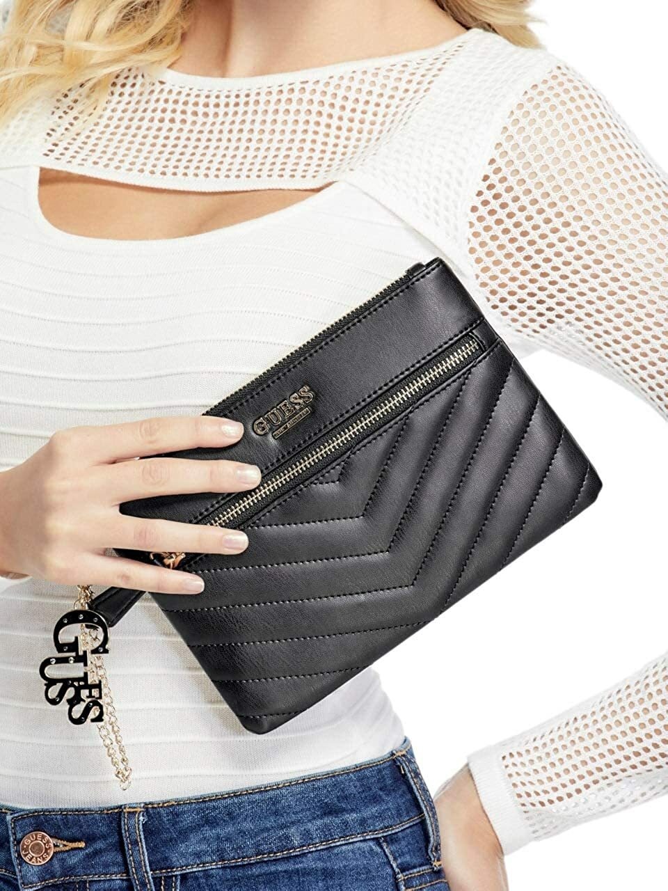 Женский кошелек-браслет на молнии с черным стеганым логотипом GUESS Womens Factory Carlita 8190₽
