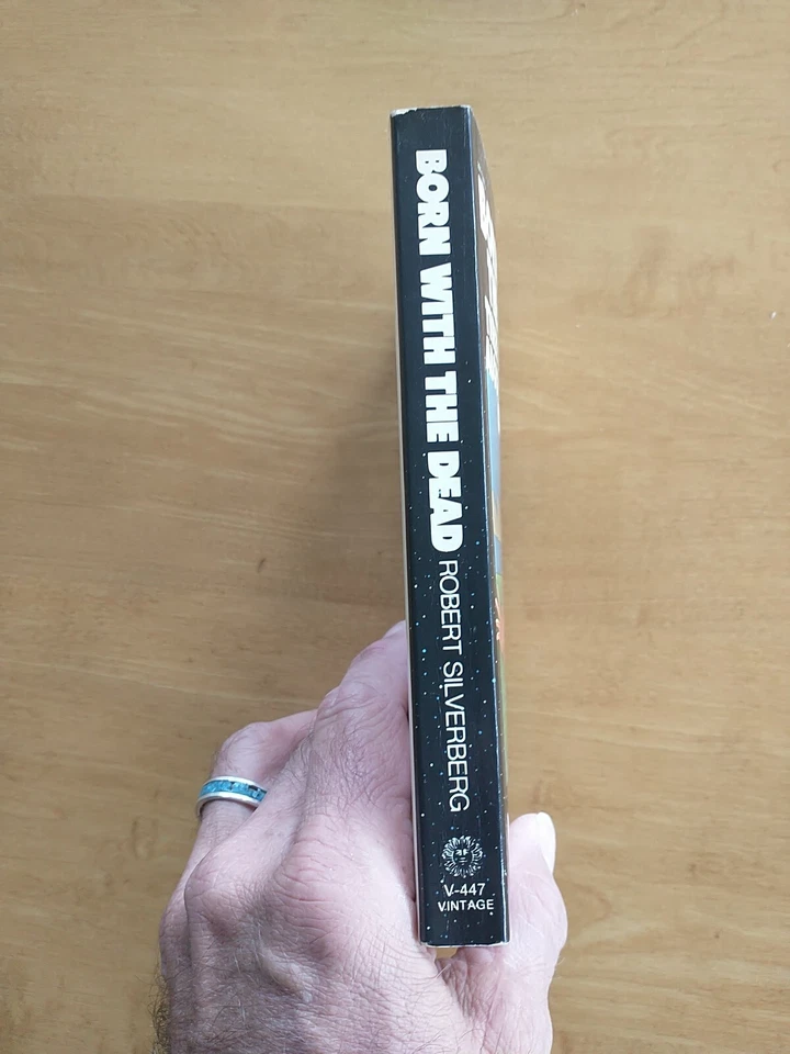 BORN WITH THE DEAD by Robert Silverberg.  SIGNED 1st pb printing 1975.  Nice! Foto 2 de 4