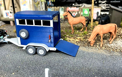 O SCALE HORSE TRAILER PRE-BUILT BLUE can be used with Lionel Model RR Layouts
