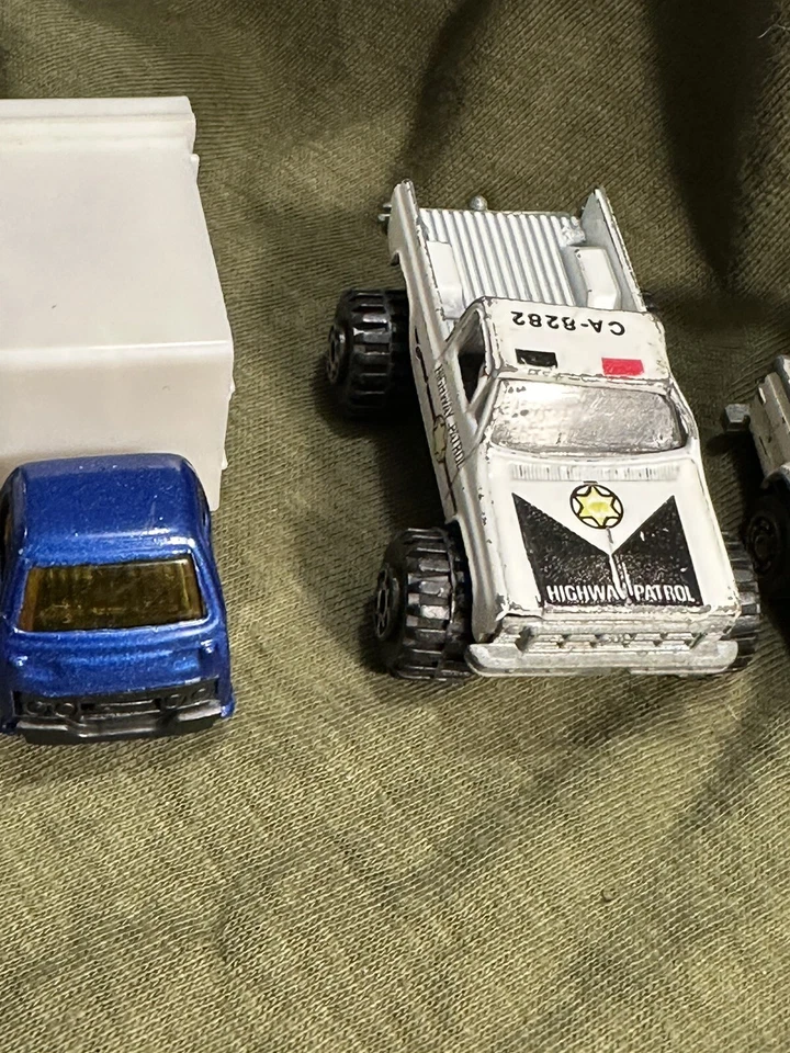 Lote mixto de 5 camiones de juguete relacionados con el servicio. 4 fundidos a presión, 1 plástico. Tomica, etc Foto 4 de 4