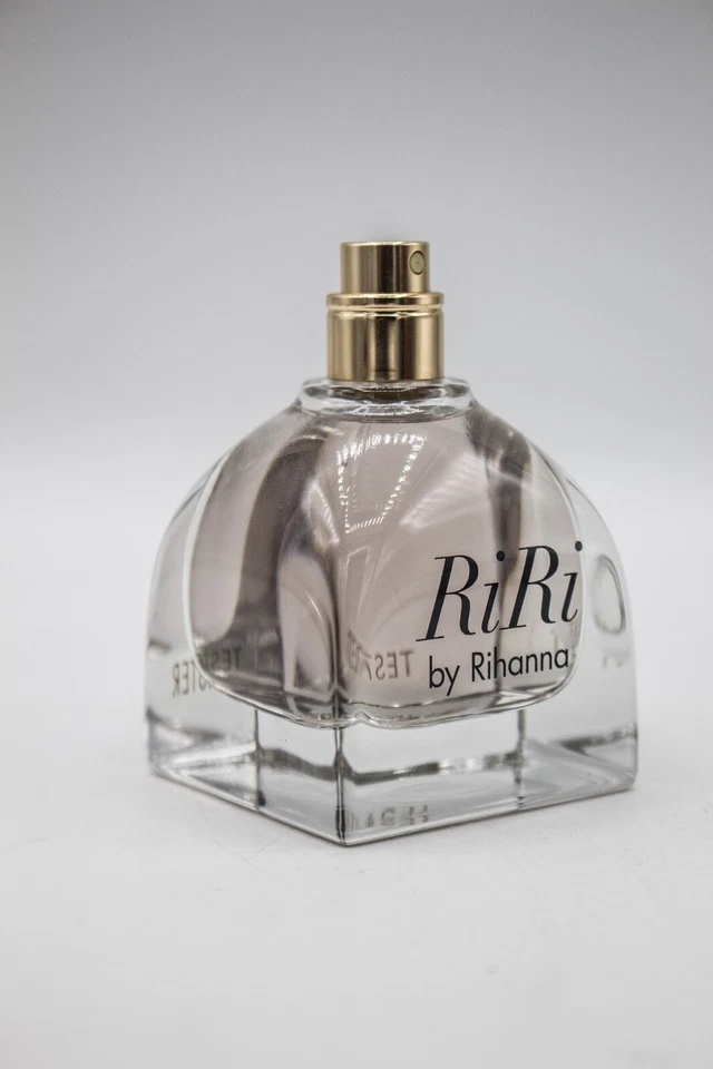Riri by Rihanna Para Mujer 1.7 FL OZ / 50 ML EAU DE PARFUM SPRAY - Foto 2 de 2