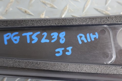 16-20 Tesla Model X Right Exterior B Pillar Glass Trim (1032364-00-C) Repaired - Picture 15 of 17