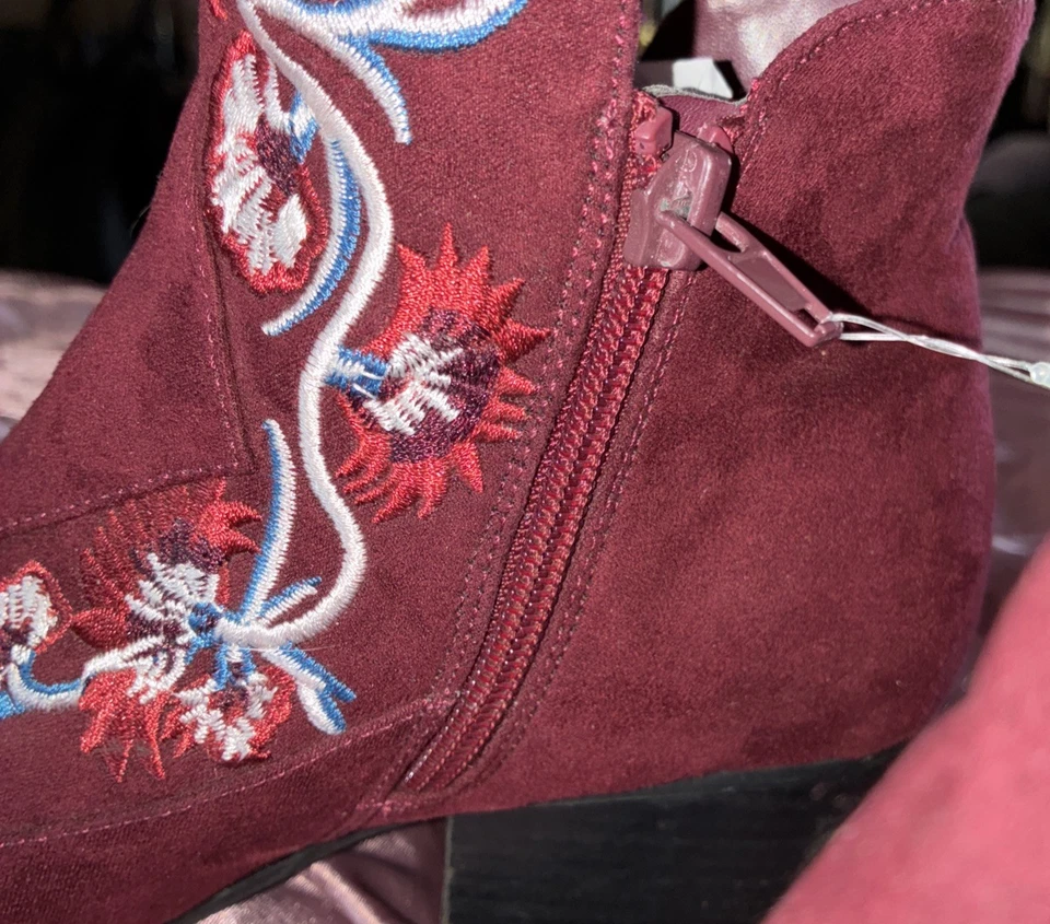 BOTINES CARLOS SANTANA GRANATE GAMUZA VIVIEN BORDADOS RIBETE FLORAL Talla 7.5 Foto 3 de 4