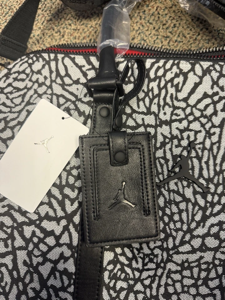 Bolsa de Lona Jordan Icon Equipaje Cemento Monograma (25L) MM0978-I00 TALLA-L Foto 4 de 4