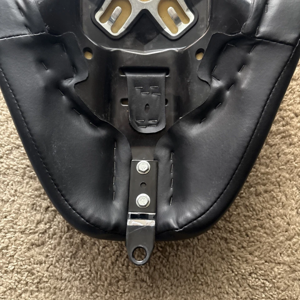 Harley Sportster X Stitch 单人座椅 1200 883 定制铁制夜人 2010 - 22 低 — 第 4/4 张图片