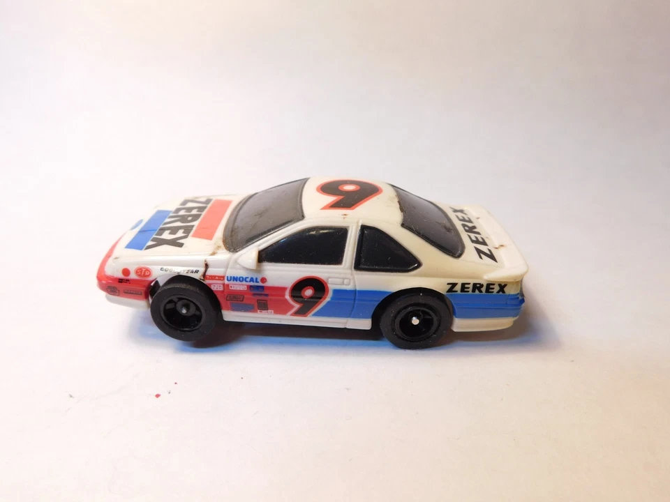 AFX / TOMY ~ FORD THUNDERBIRD SC SLOT CAR con Chasis TOMY FUNCIONANDO "ZEREX" Foto 3 de 4