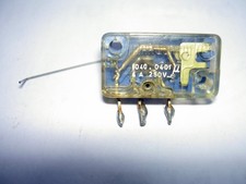 Mikroprzełącznik Marquardt 1040.401 ze zmieniaczem 250V 4A Microswitch Wyłącznik krańcowy