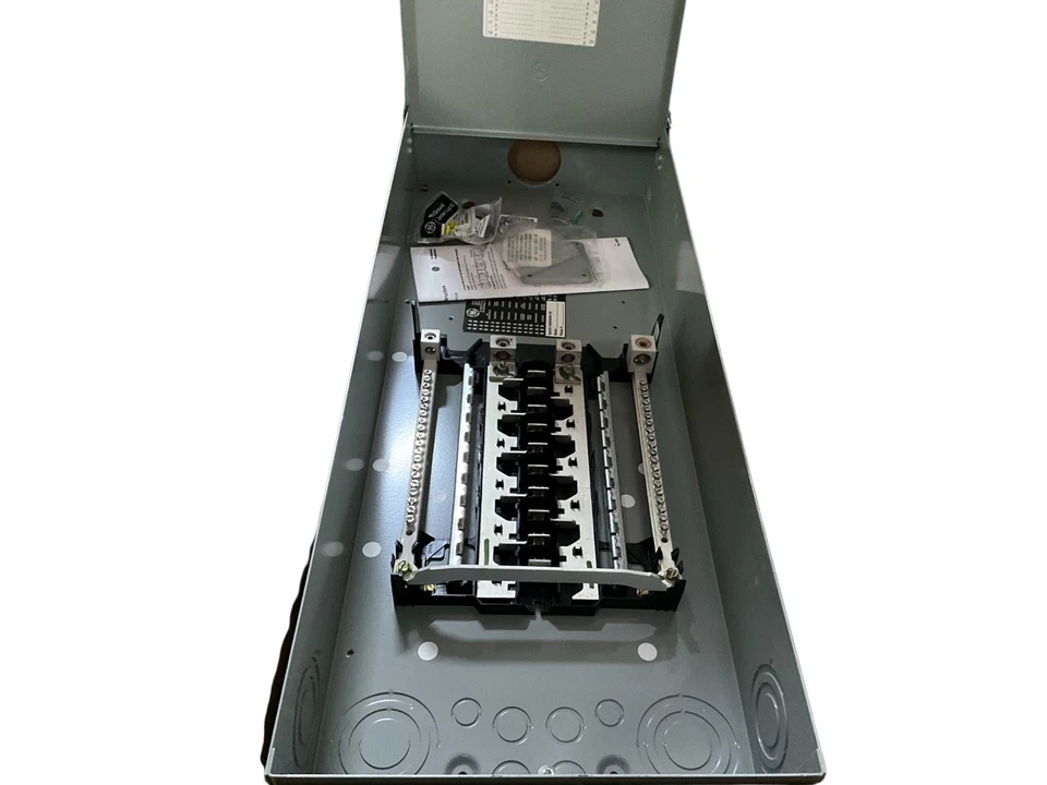 GE TLM2020RCU 200a 120/240vac 1ph 3w 20/40 Nema 3 tacos principales marca Foto 3 de 4