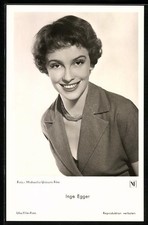 Porträt der Schauspielerin Inge Egger lachend, Ansichtskarte