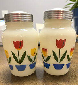 【セール】ファイヤーキング　チューリップ　ソルトアンドペッパー Fireking Salt and Pepper Shakers | eBay