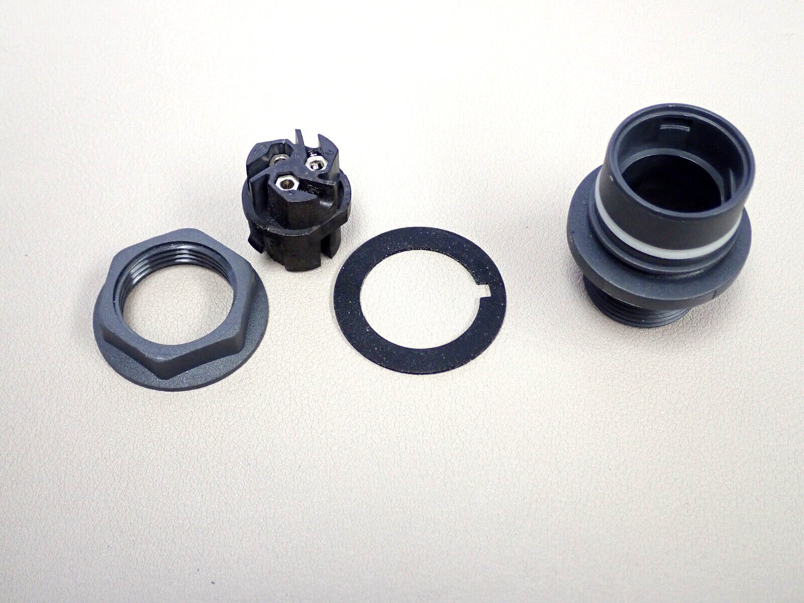 Bulgin - 3 Pin Circular Connector Plug, Female Sockets Screw PXP6012/03S/ST