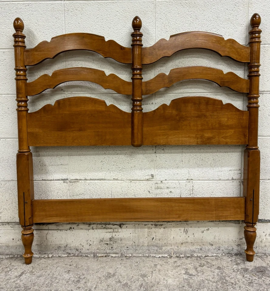 Cabecero estilo colonial tamaño doble arce nuez moscada reliquia Ethan Allen vintage Foto 2 de 4