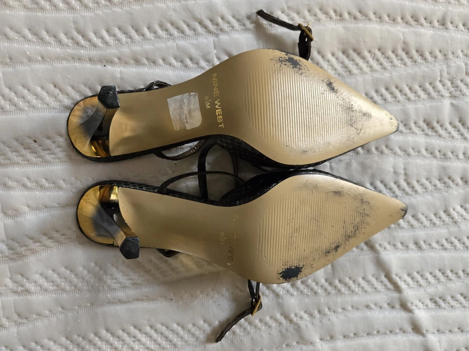 Piel de serpiente verde Nine West con tacones dorados 8,5 M Foto 2 de 4