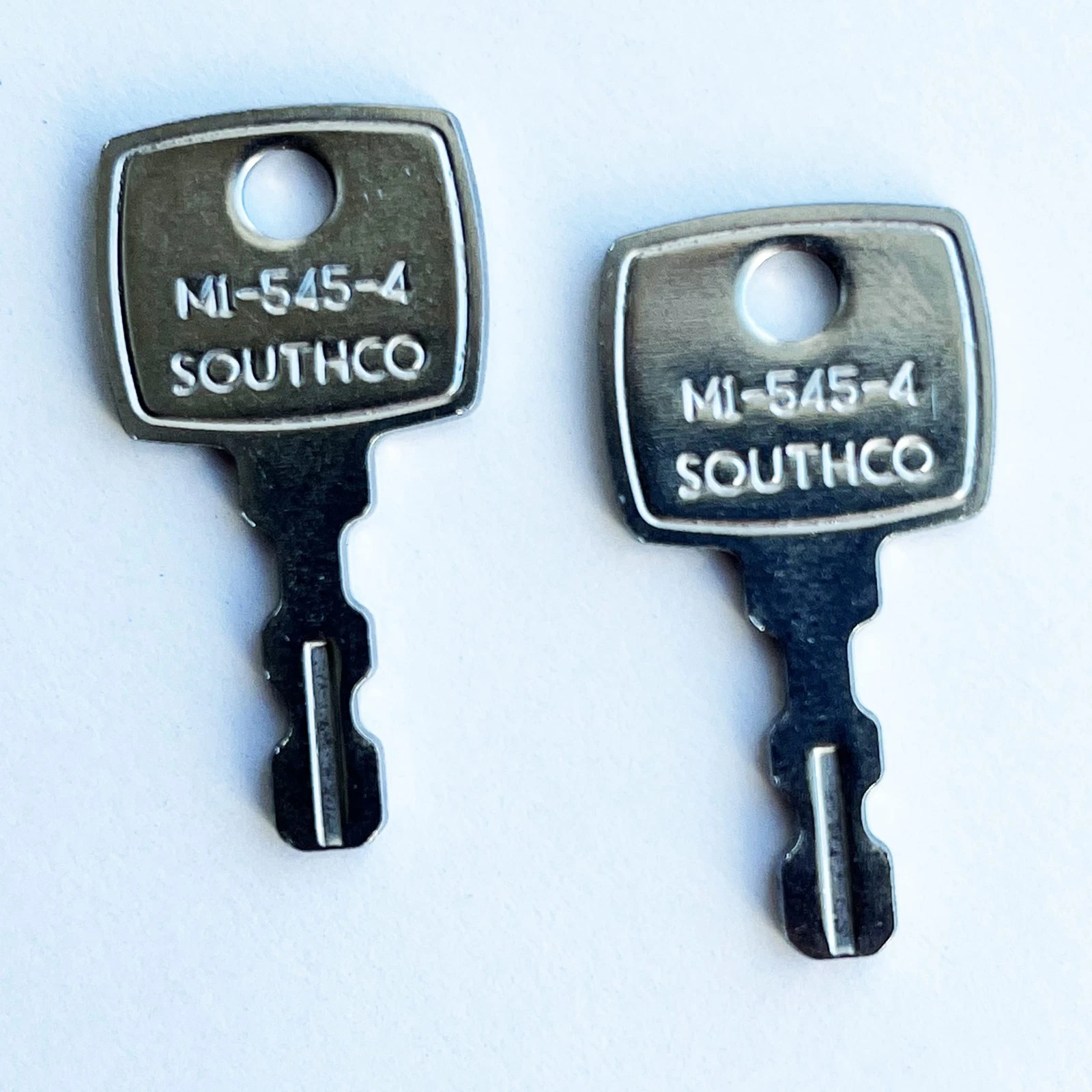 Southco M1-545-4 Key for Push Locks, Compression Locks - Picture 1 of 2