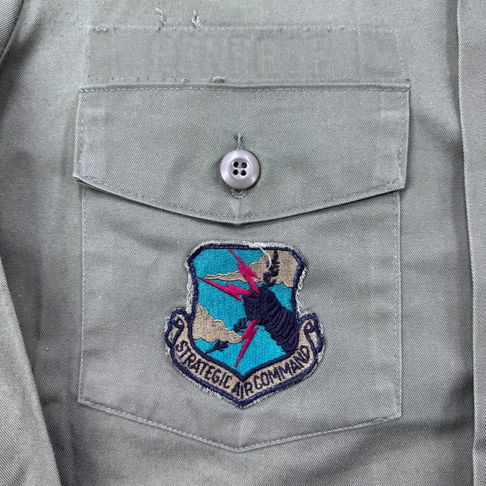 Camisa utilitaria vintage del Comando Aéreo Estratégico de la Fuerza Aérea de los Estados Unidos OG-507 16 1/2 x 36 años 80 Foto 4 de 4