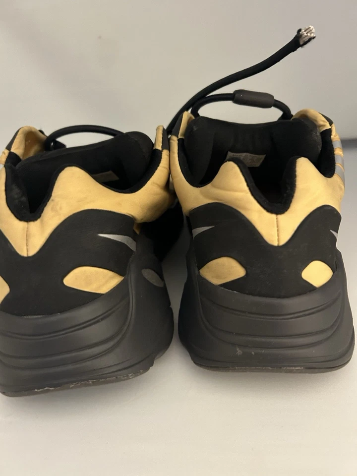 Talla 10.5 - Adidas Yeezy Boost 700 MNVN Honey Flux Foto 4 de 4