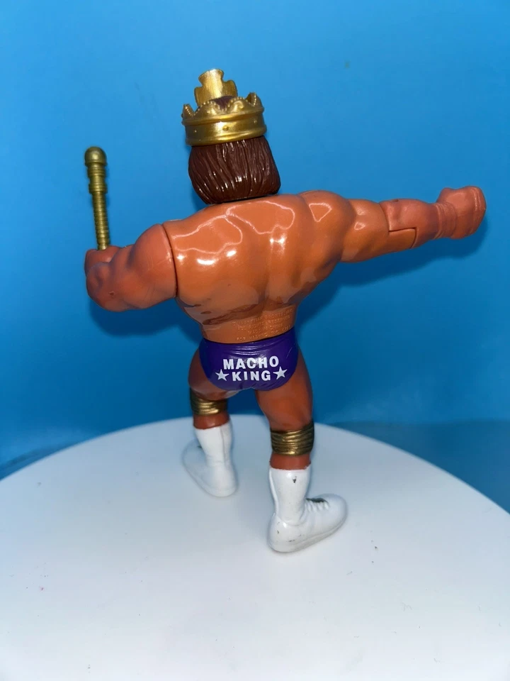 Boneco de ação WWF Hasbro Macho King Randy Savage WWE com coroa e cetro ⭐️ - Imagem 2 de 2