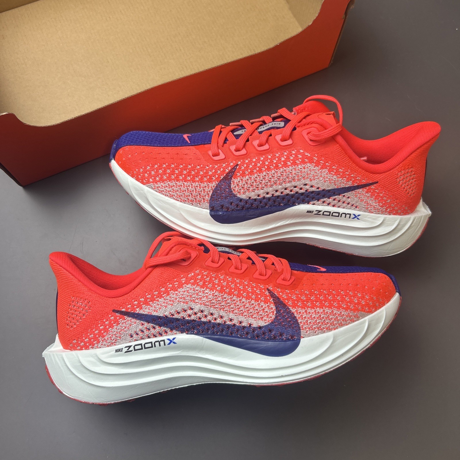 Talla 6.5 - Nike Pegasus Plus Carmesí Brillante/Azul Real (FQ7261 602)