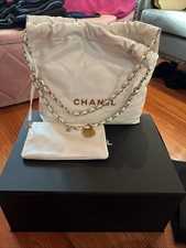 CHANEL 22 Quilted White Leather Calfskin Shoulder Bag Small