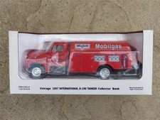 Banque collecteur de citernes Mobilgas 1957 International R190 NEUVE, métal moulé sous pression