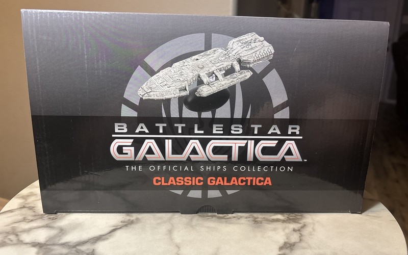 New Eaglemoss XL Battlestar Galactica Classic Galactica  (1978 Series) w/Mag