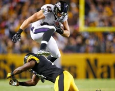 AWESOME ACTION RAVENS TIGHT END NICK BOYLE LEAPS DEFENDER photo 8 x10   