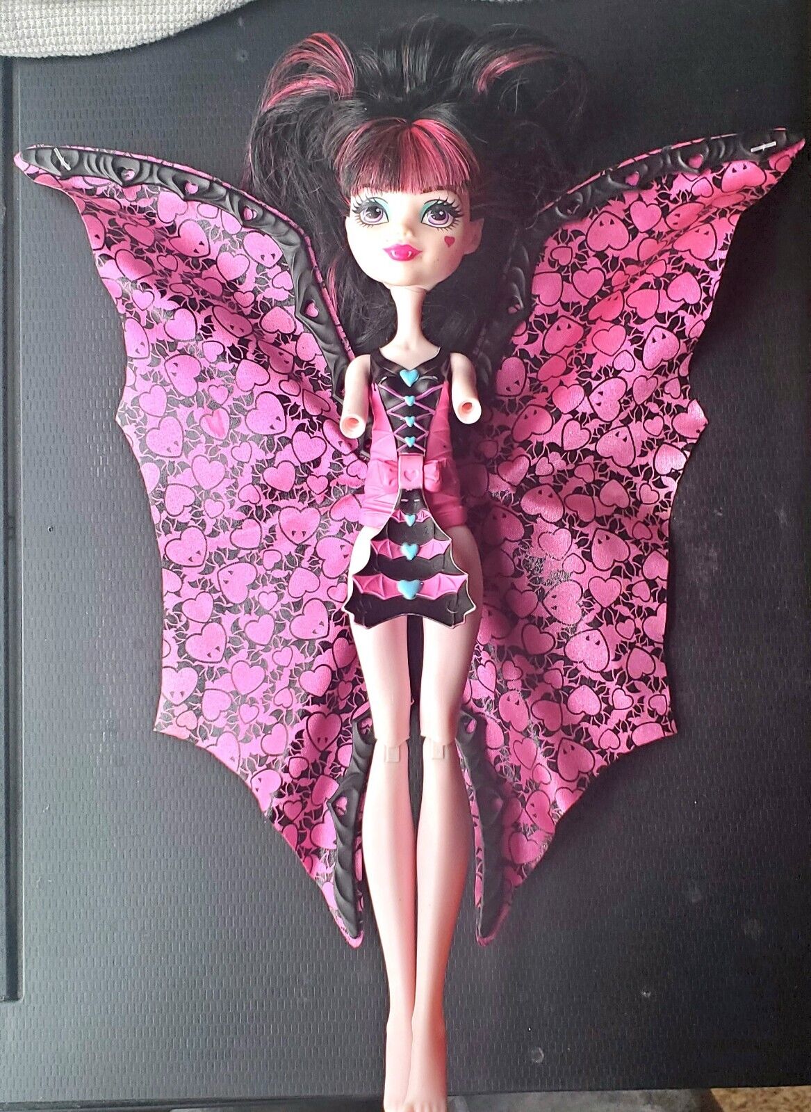 Monster High Ghoul-To-Bat Transformation Draculaura Doll 