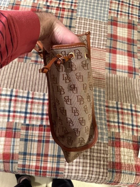 Bolso mediano Dooney and Bourke marrón nuevo con etiquetas Foto 4 de 4